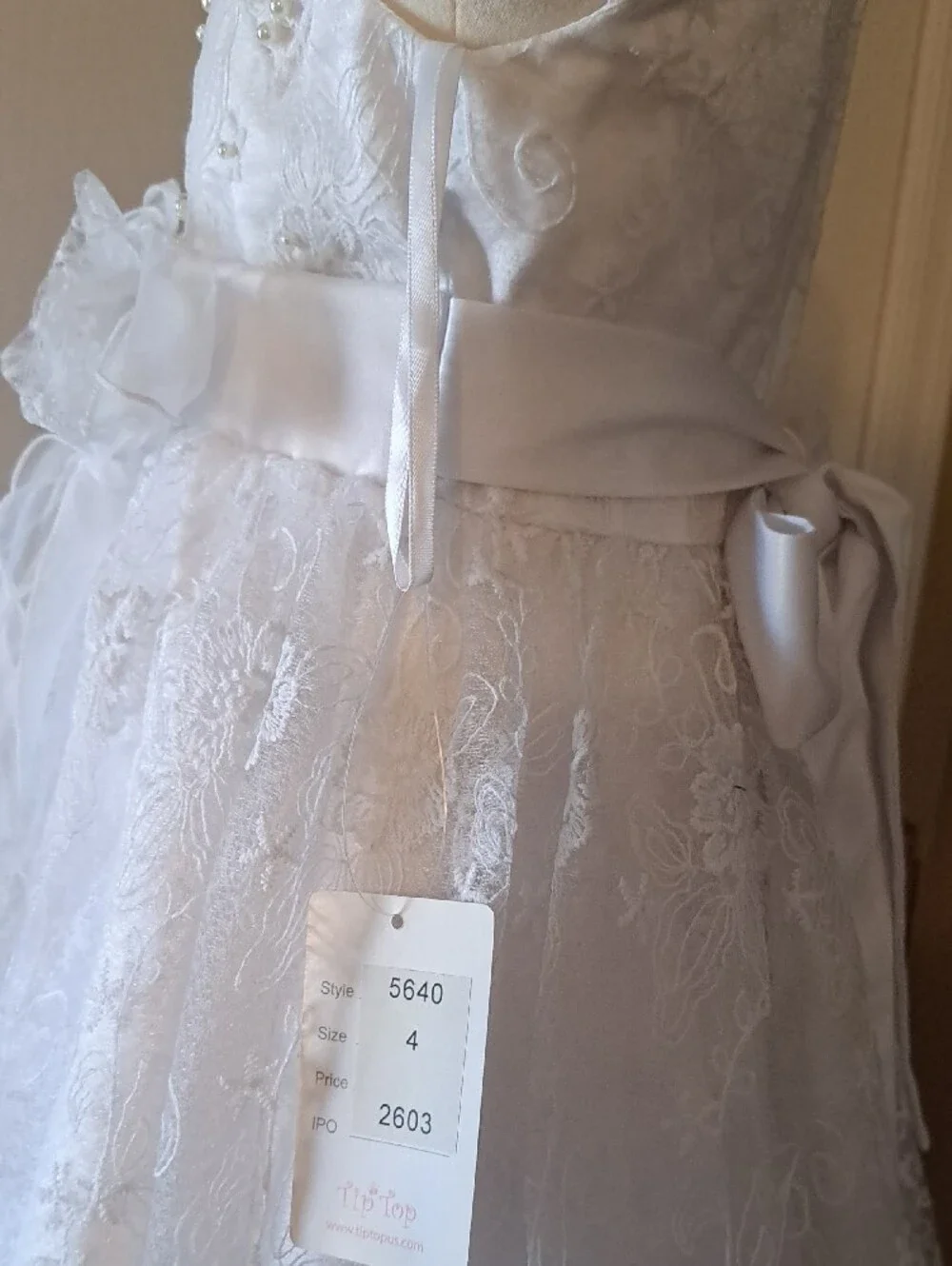 White Lace Flower Girl Dress with Satin Sash Size 4 New